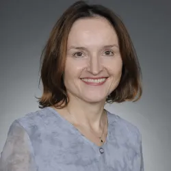 Portrait of Hana Ross